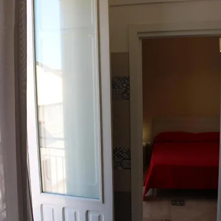 La Stanza Vicino Al Mare , Una Camera Da Letto E Bagno Con Balcone Vista Mare 아파트 *