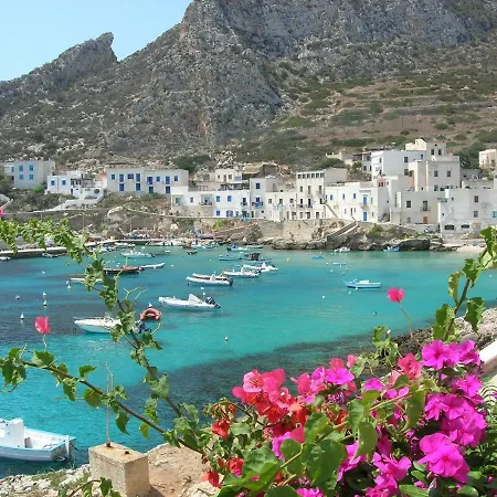 La Stanza Vicino Al Mare , Una Camera Da Letto E Bagno Con Balcone Vista Mare Apartment