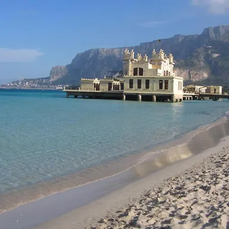 La Stanza Vicino Al Mare , Una Camera Da Letto E Bagno Con Balcone Vista Mare Apartment Balestrate