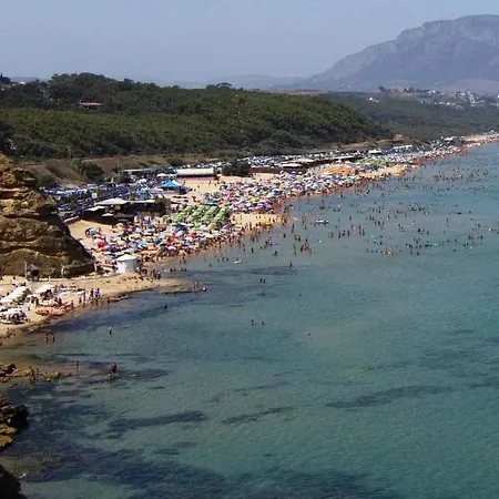 La Stanza Vicino Al Mare , Una Camera Da Letto E Bagno Con Balcone Vista Mare * 발레스트라테