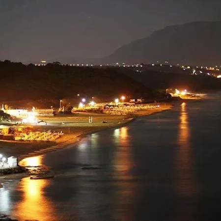 La Stanza Vicino Al Mare , Una Camera Da Letto E Bagno Con Balcone Vista Mare 아파트